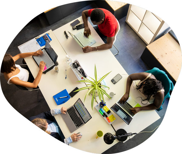 Photo de l'équipe ANAF dans un espace de coworking